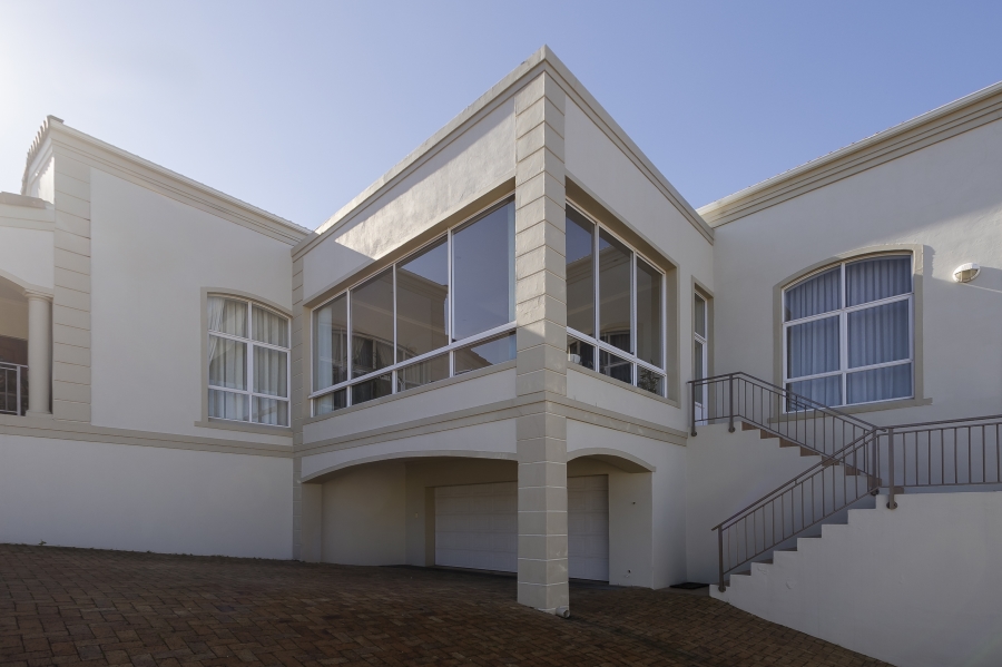 5 Bedroom Property for Sale in Dennegeur Western Cape